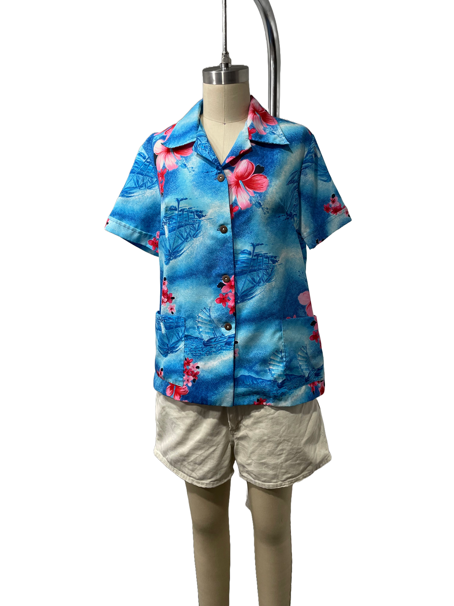 1970s Blue Hawaiian Floral Poly Pocket Hem Blouse