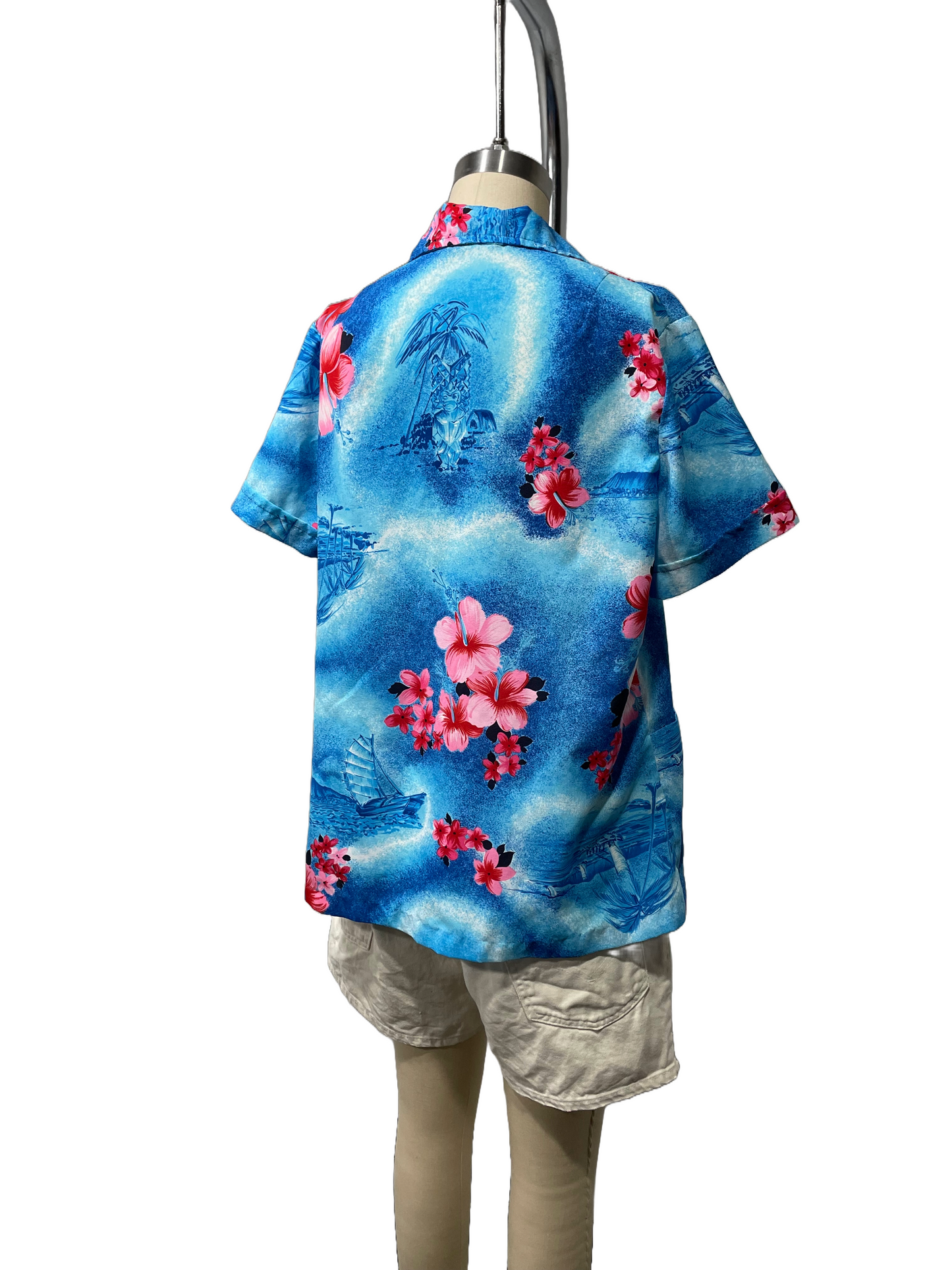 1970s Blue Hawaiian Floral Poly Pocket Hem Blouse