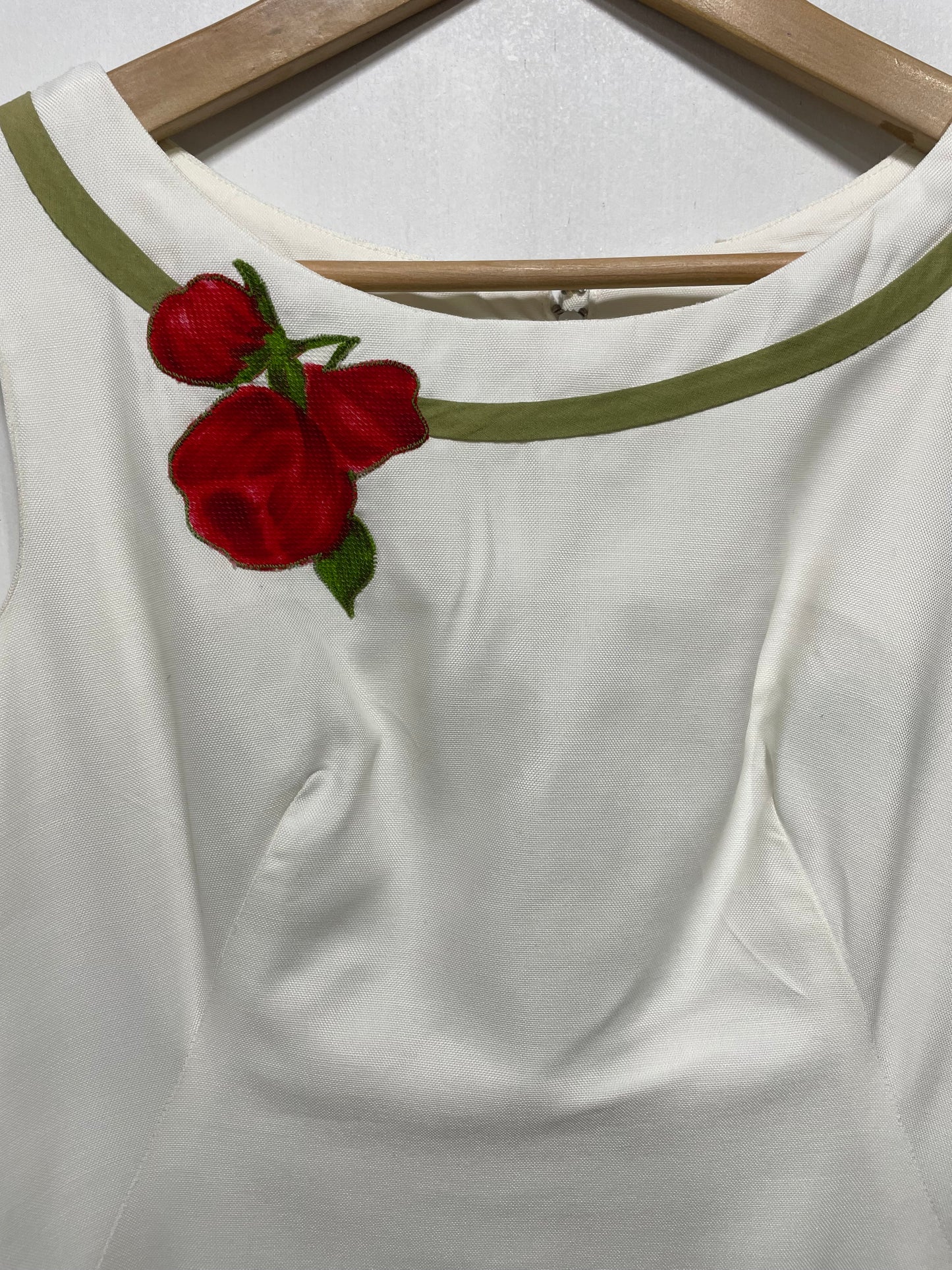 1960s Rose Appliqué White Wiggle Dress