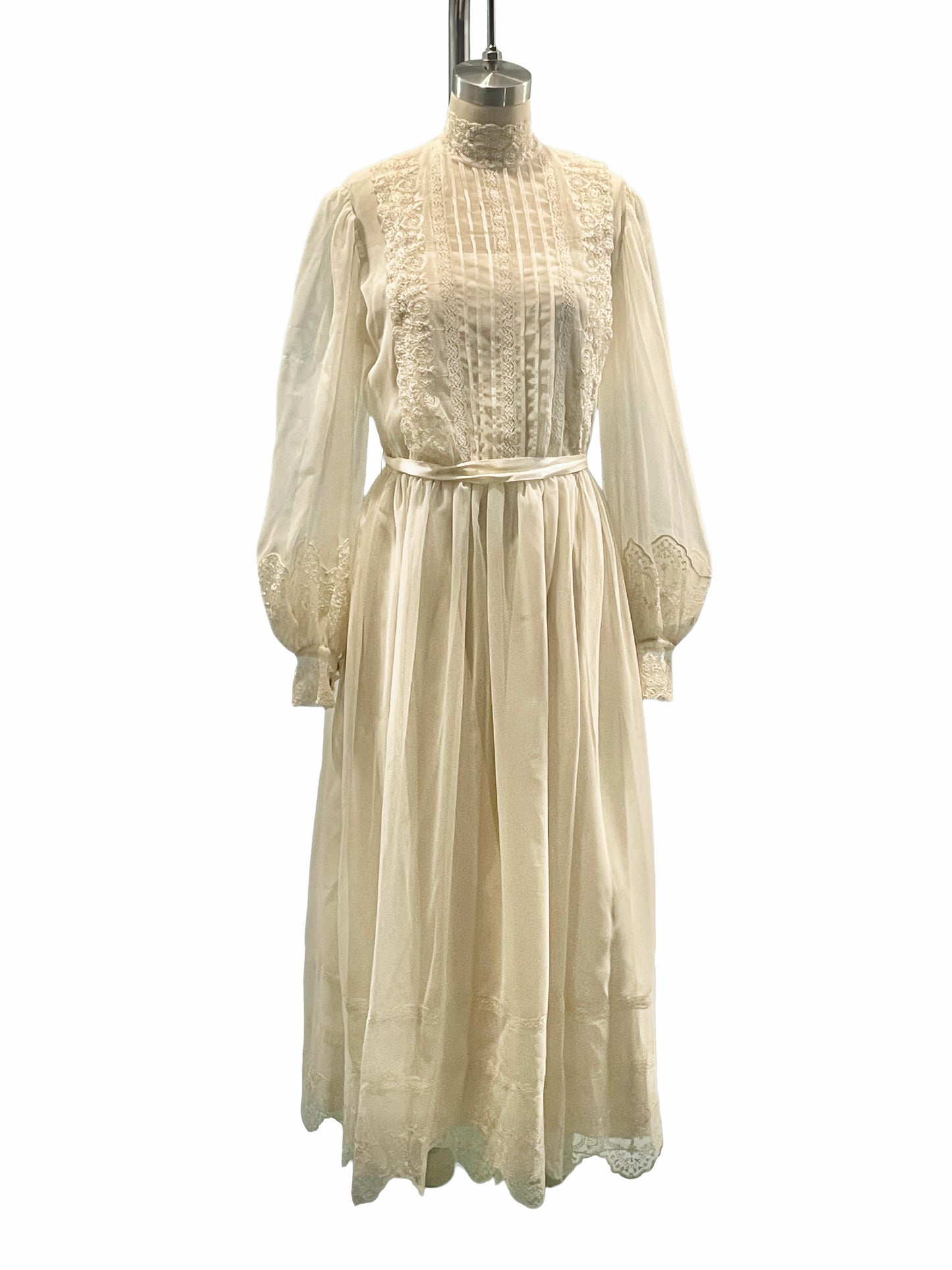 1970s White Edwardian-Inspired Crepe Lace Bridal Dress