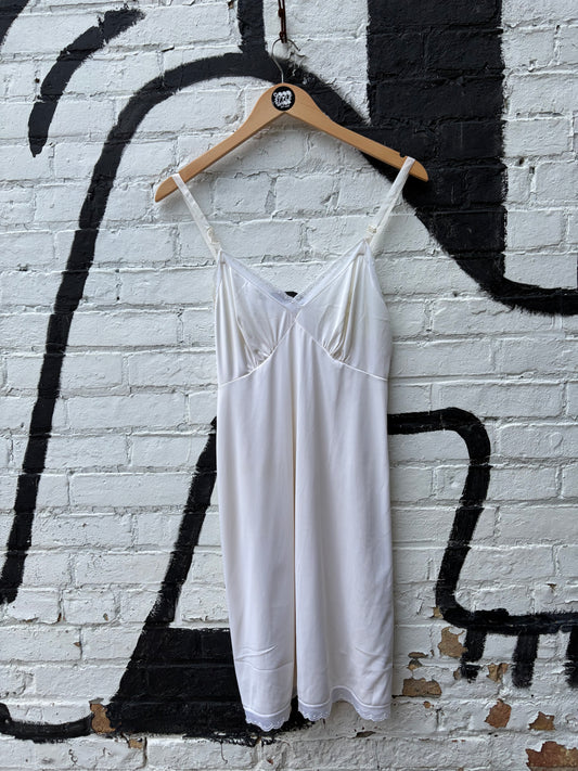 1960s Cream Nylon Scalloped Edge Full Slip