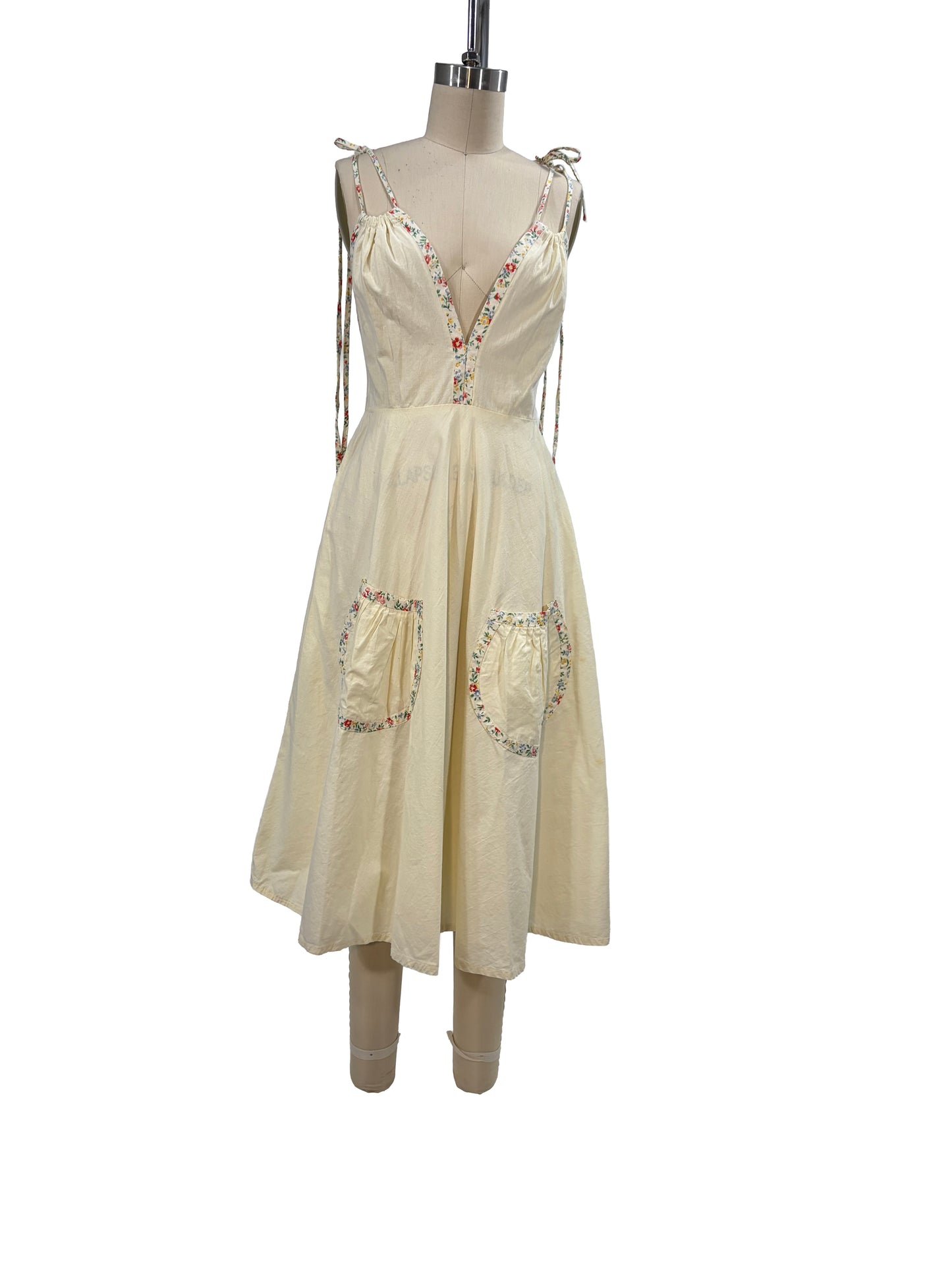 1970s White Floral Trim ‘Gordon King’ X-Back Cotton Sun Dress
