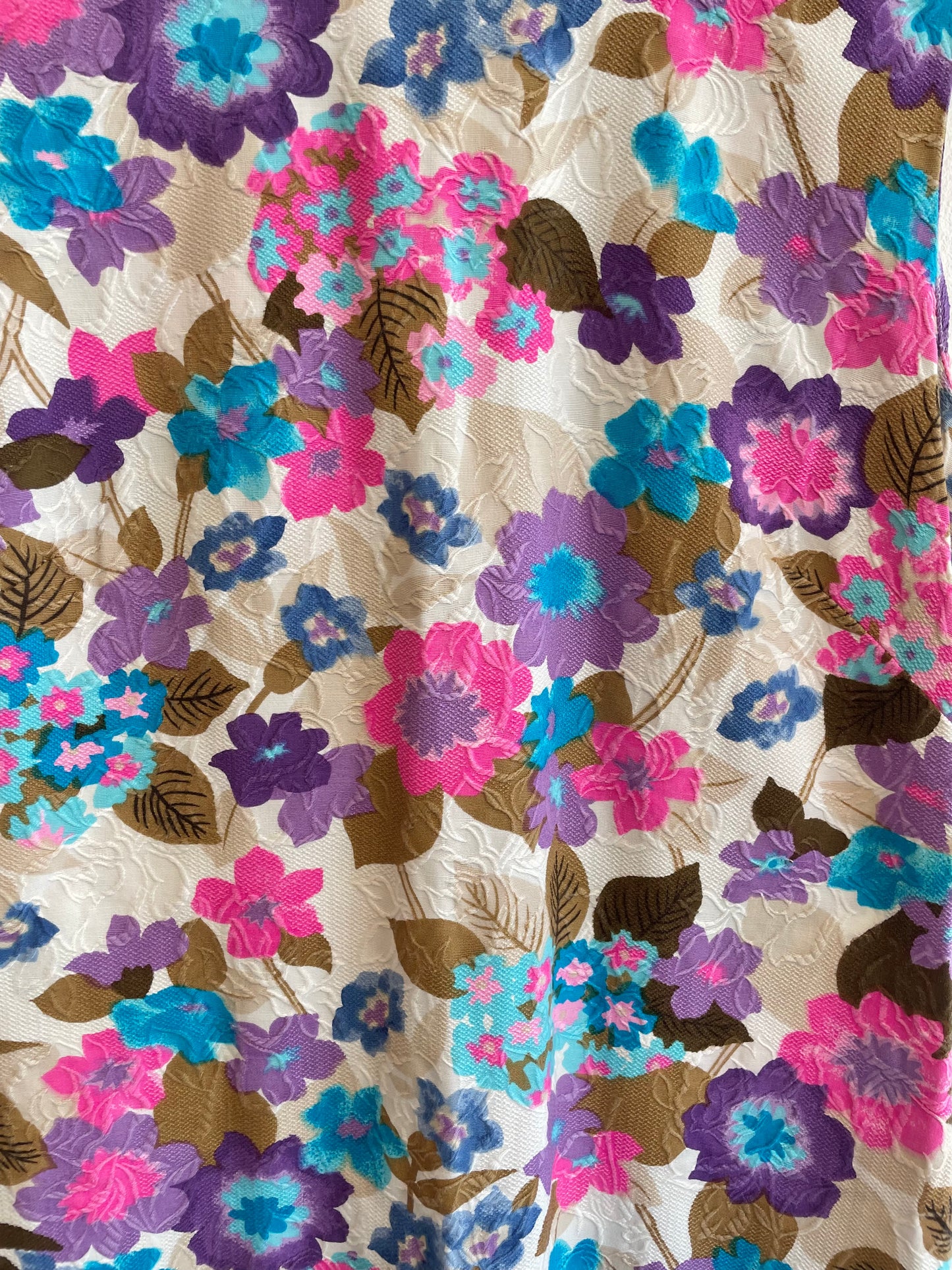 1970s White Pink Purple Textured Floral Print Sleeveless Midi Dress