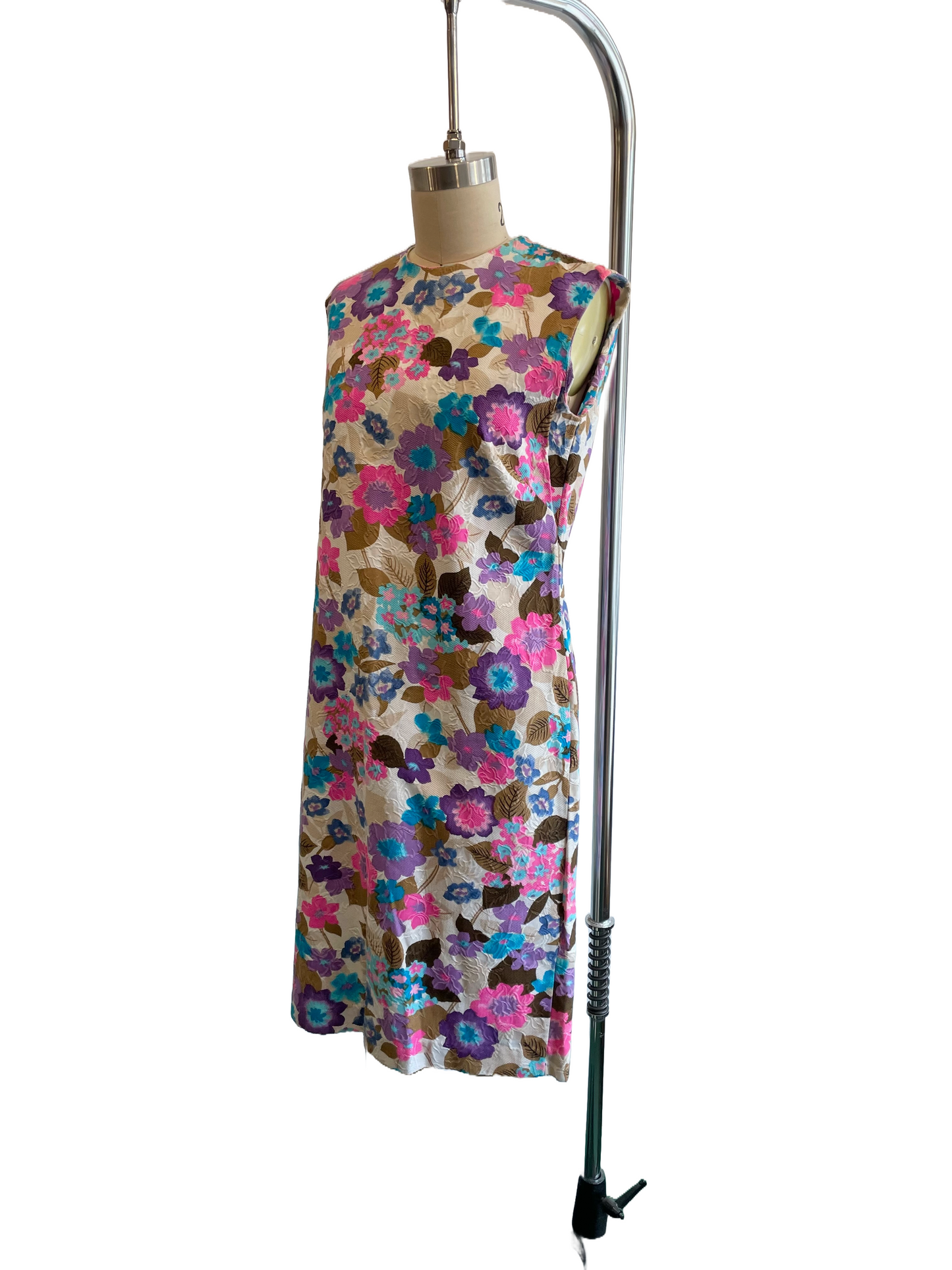 1970s White Pink Purple Textured Floral Print Sleeveless Midi Dress