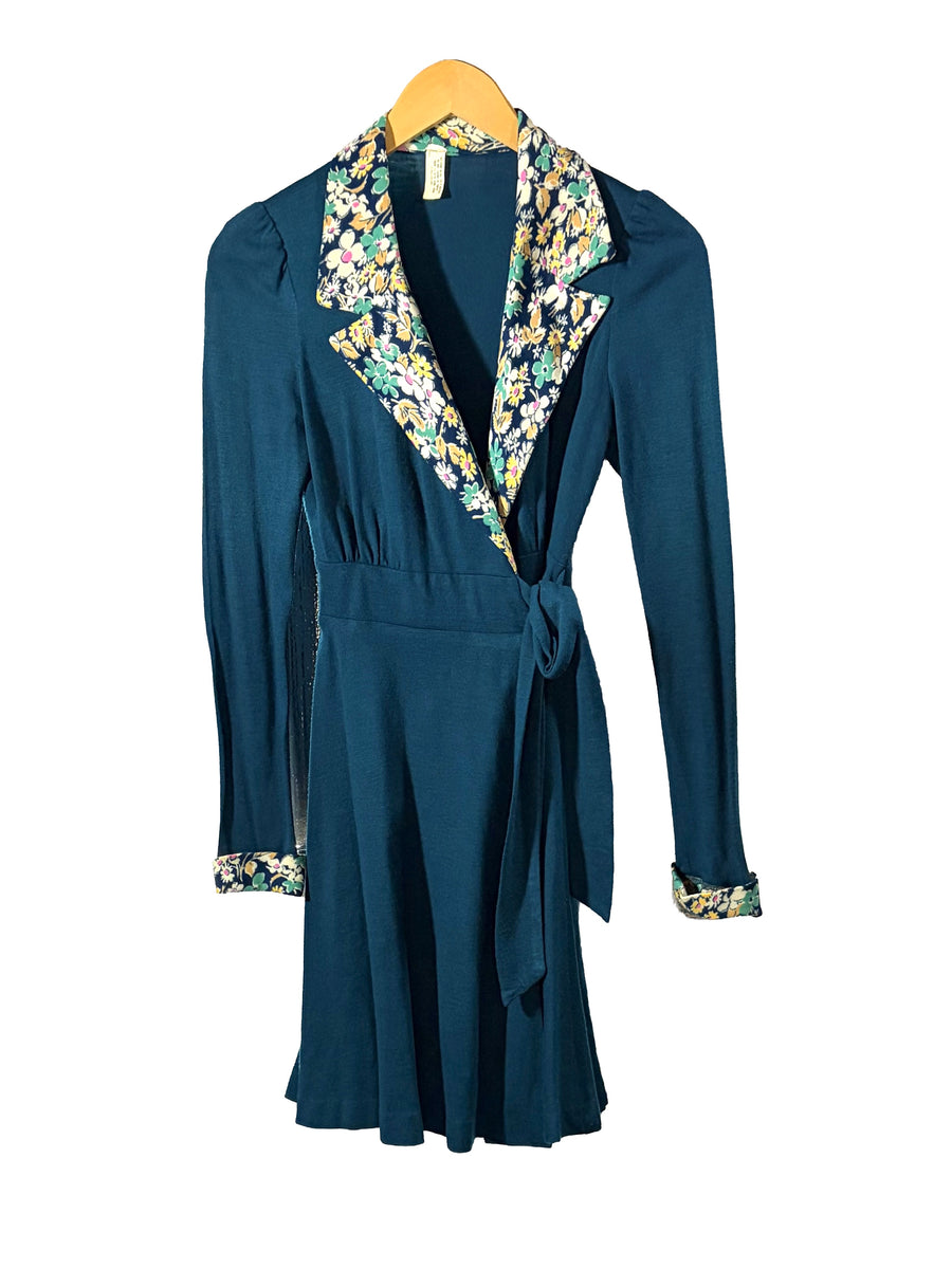 1970s Blue Floral Accent Long Sleeve Wrap Dress