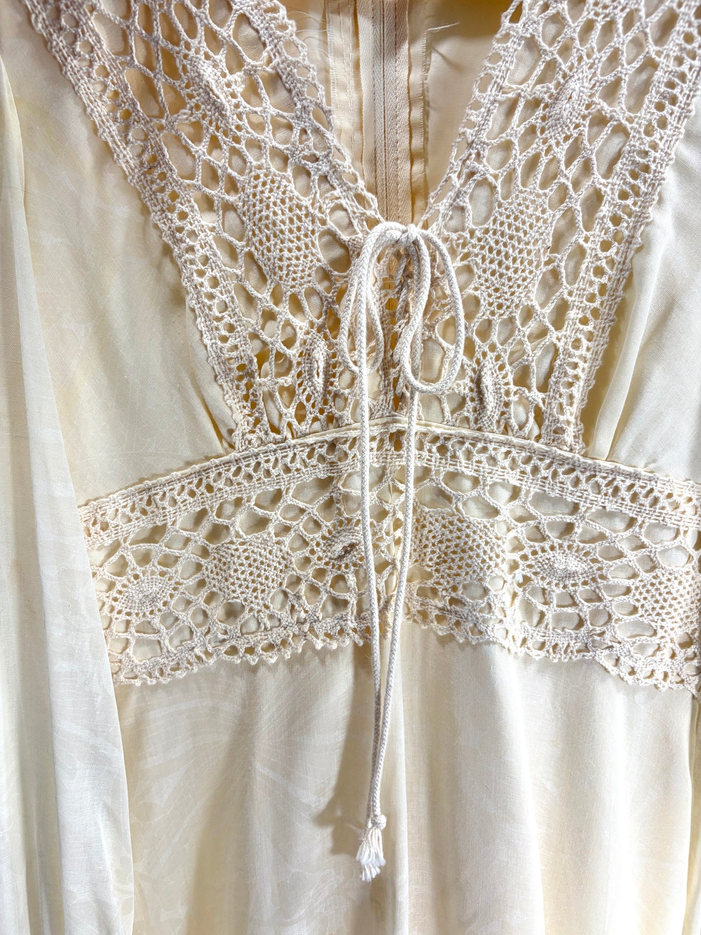 1970s Cream Gunne-Replica Edwardian-Inspired Bohemian Bridal Gown