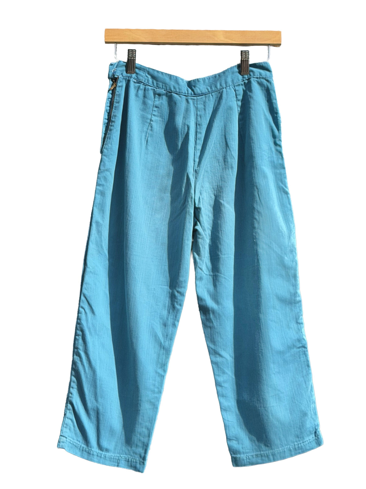 1960s Cerulean Blue Textured Cotton Clamdigger Capri Pants