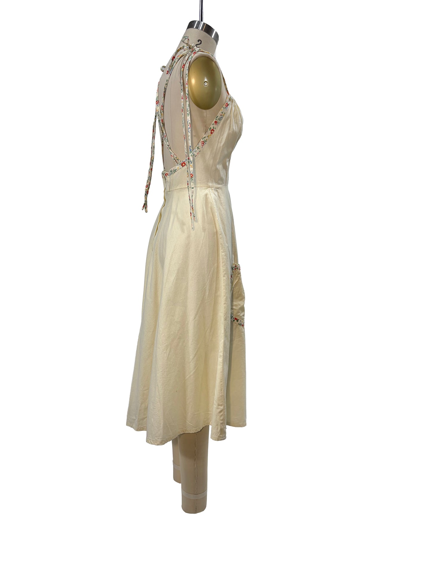 1970s White Floral Trim ‘Gordon King’ X-Back Cotton Sun Dress