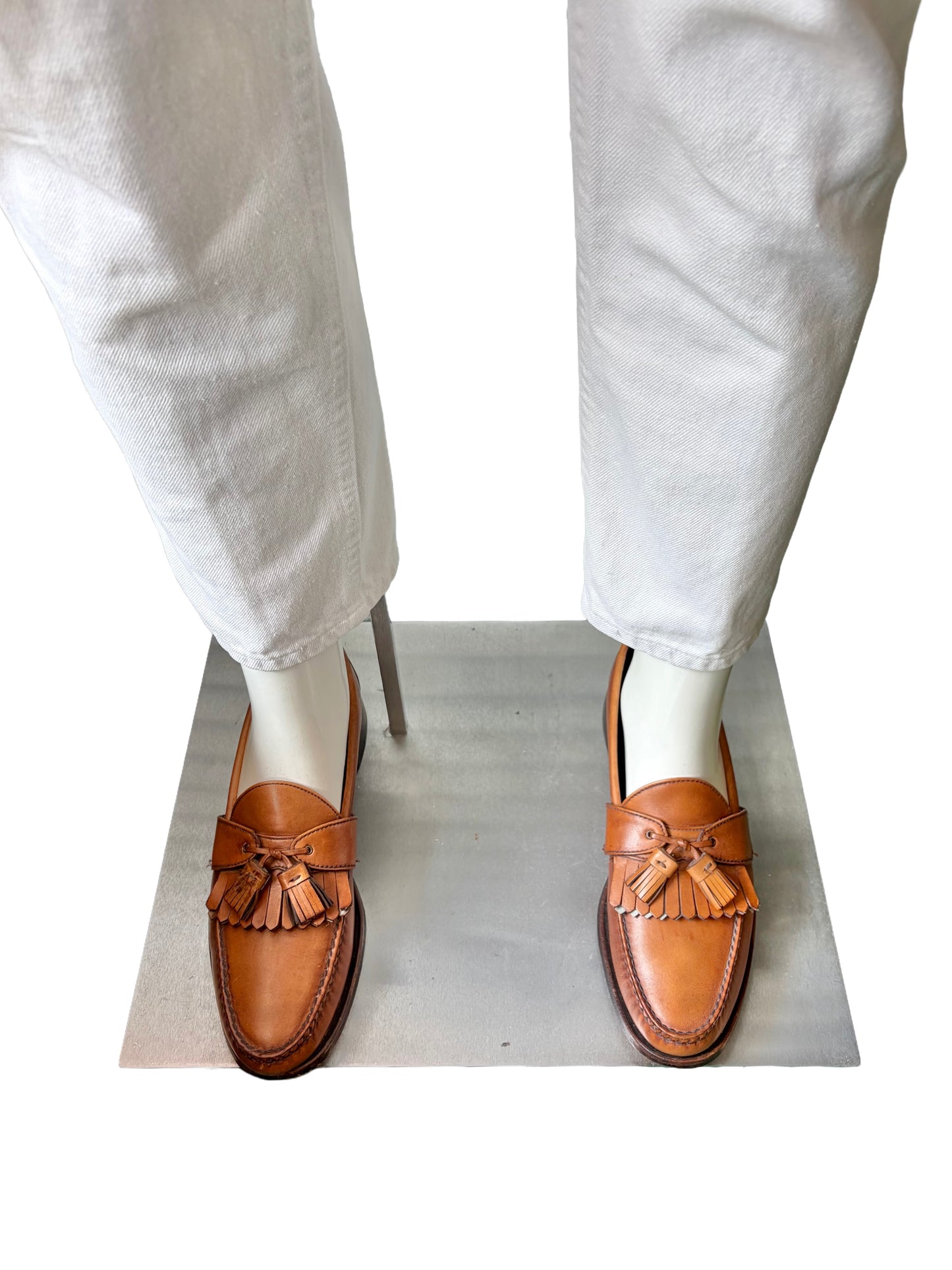 1990s Saddle Tan Leather Kilt Tassel Allen Edmonds Loafers